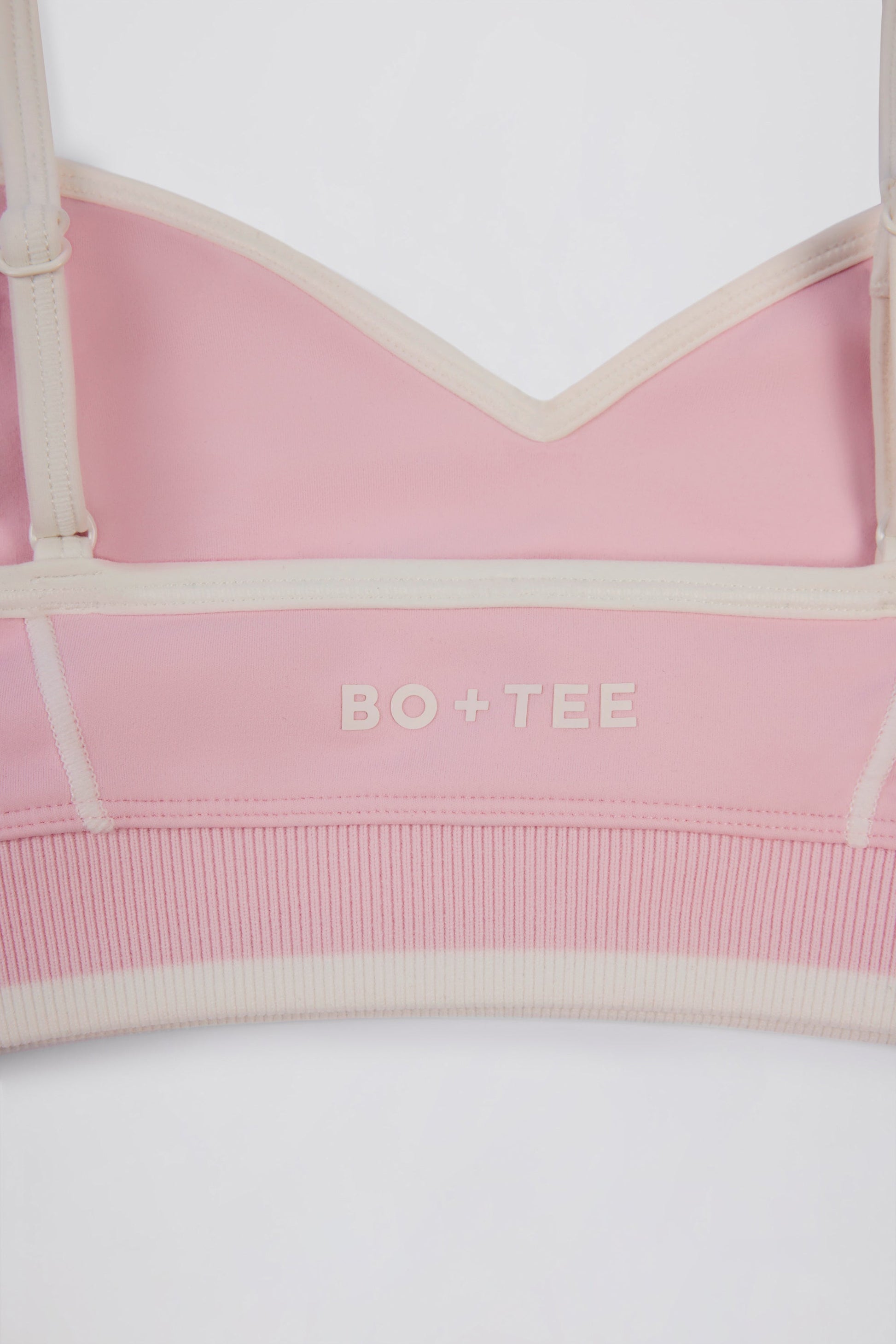 Soft Active Sweetheart-Neck Contrast Sports Bra in Powder Pink