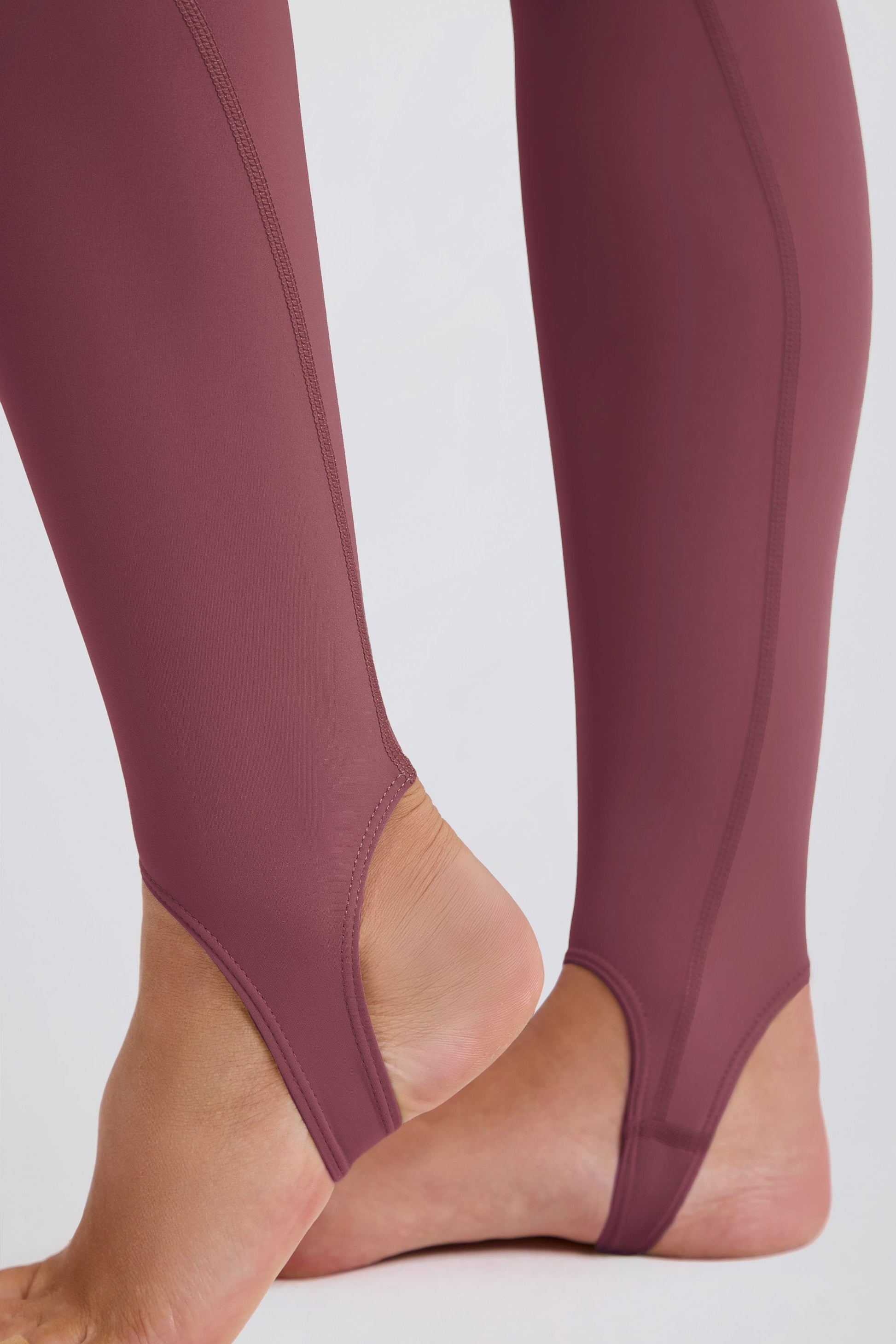 Foldover Mid-Rise Stirrup Leggings in Acai