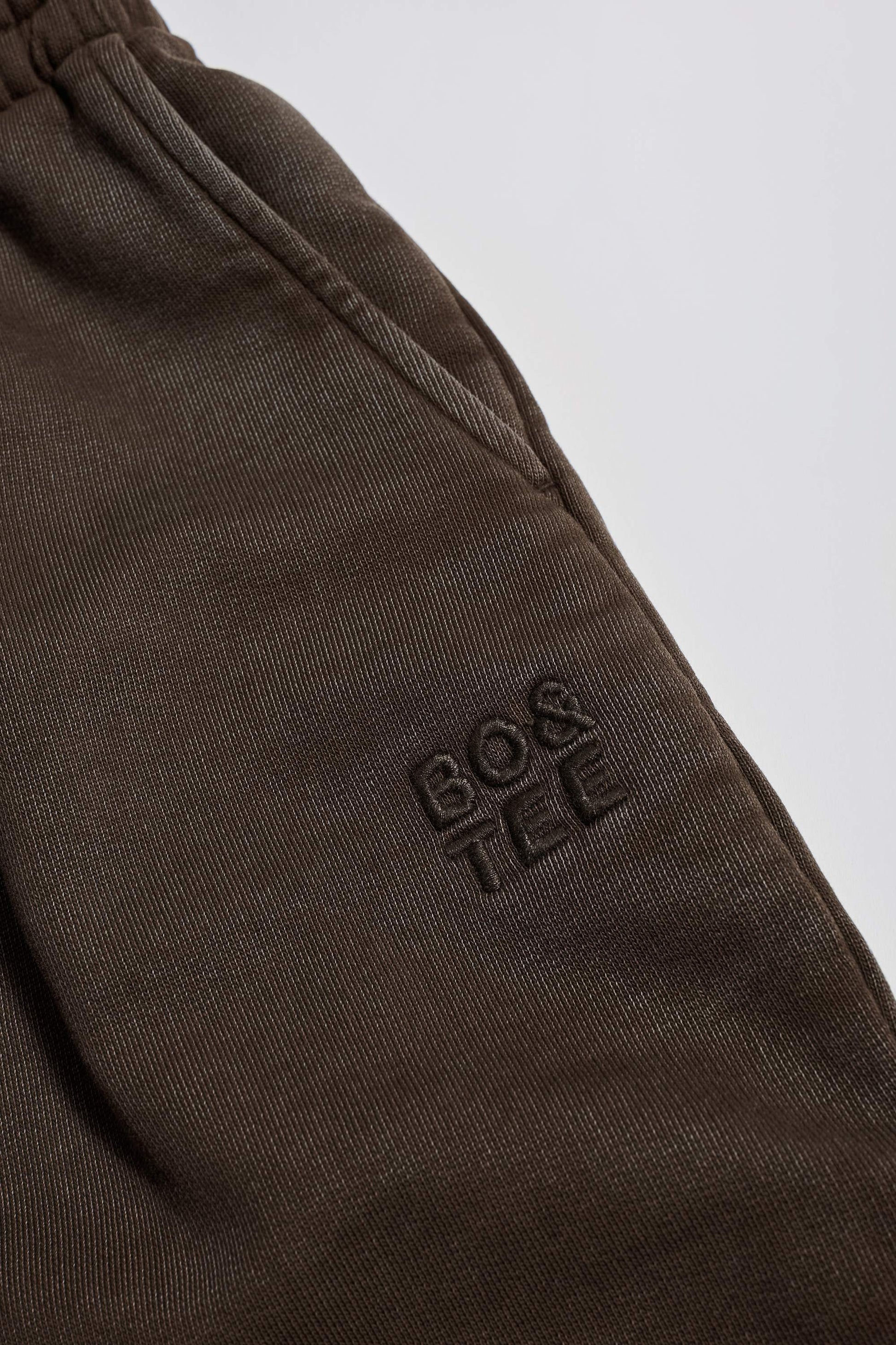 Mid-Rise Wide-Leg Joggers in Brown
