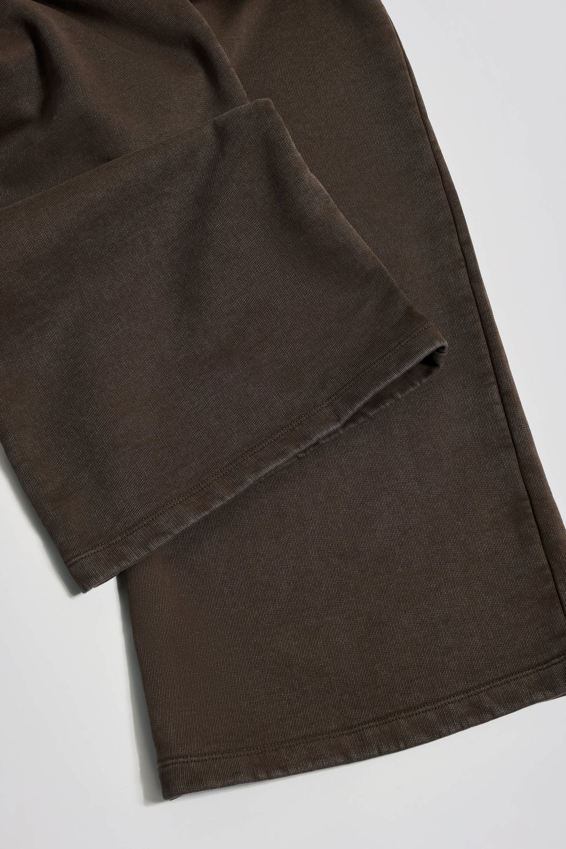 Mid-Rise Wide-Leg Joggers in Brown